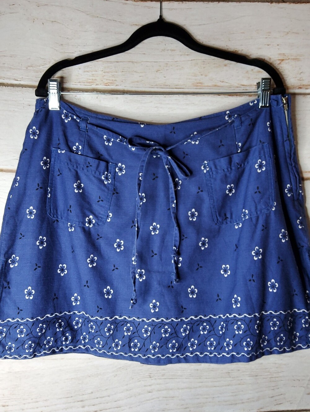 Baccini Vintage Blue Floral Tie-Waist Mini Skort
